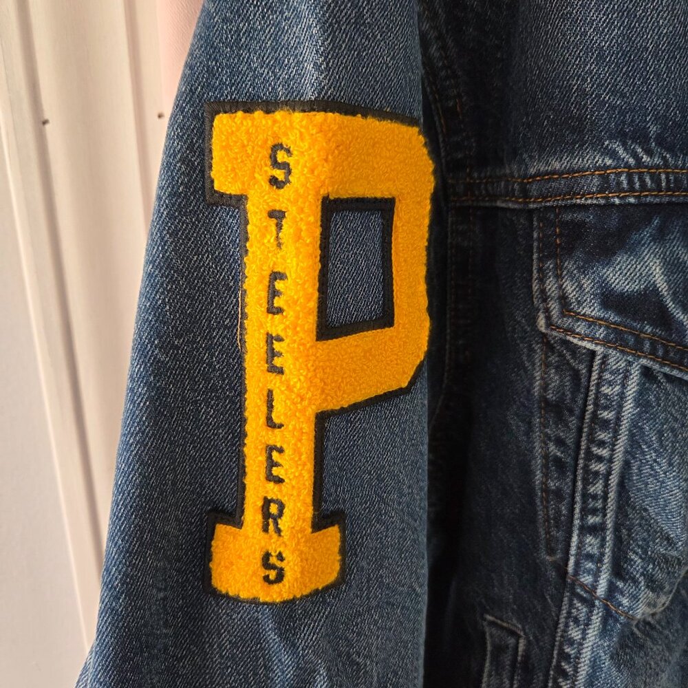 NWT American Eagle NFL Pittsburgh Steelers- Denim Jacket ~ MSRP $199 - Picture 6 of 8